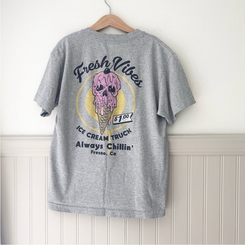 Fresh Vibes Size Medium Gray Ice Cream Graphic Tee